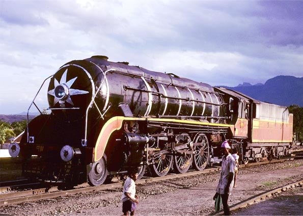 The image “http://www.iloveindia.com/indian-railways/pics/steam-engine-l.jpg” cannot be displayed, because it contains errors.